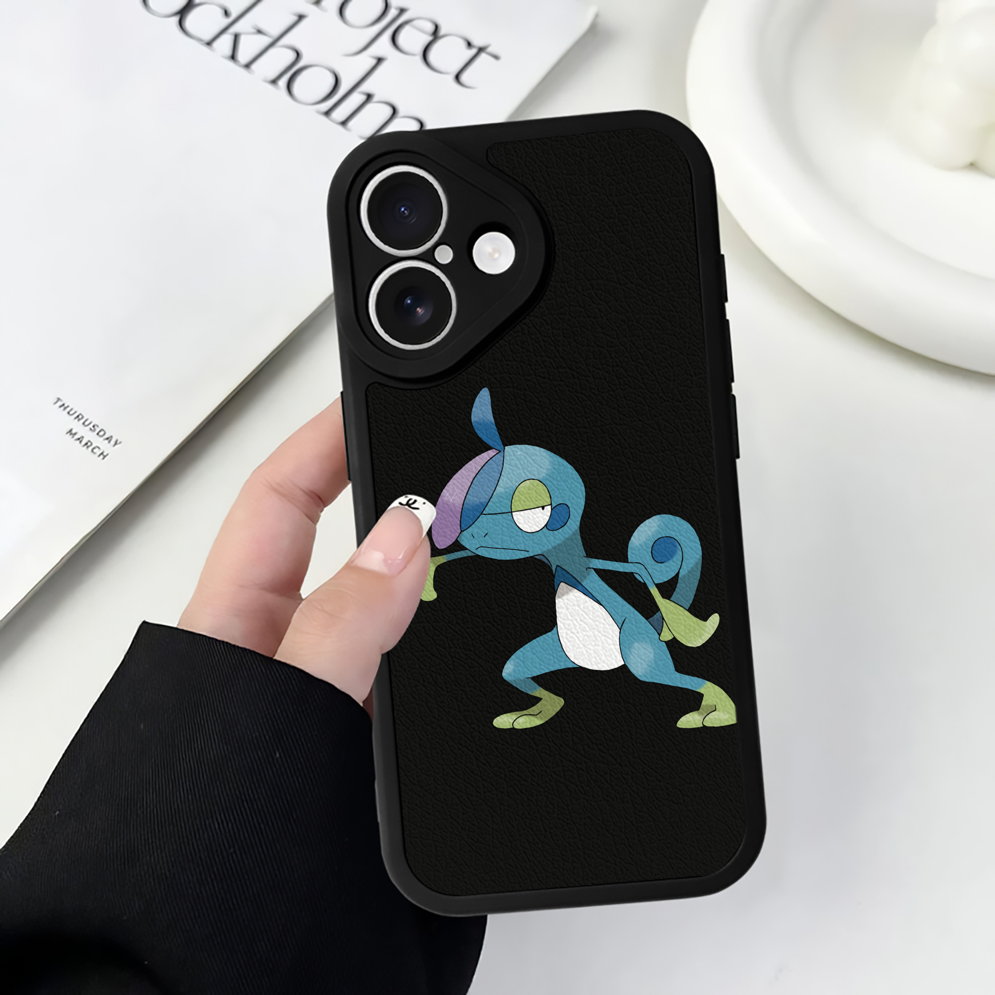 （画像用） ポケットモンスター Pokémon 【iPhone 16シリーズ対応】シリコンスマホケース（レザー調） 材質：シリコン
